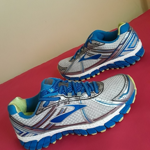 Brooks Shoes - Women's Brooks GTS Size 8